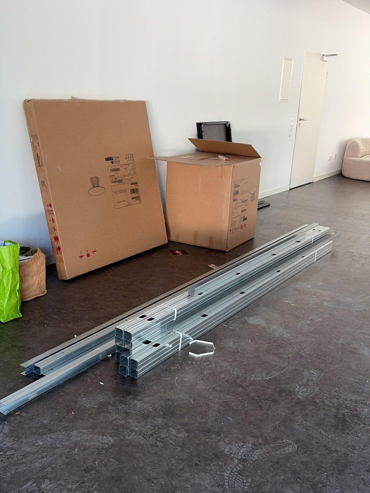 Material delivered for the interior fit-out: profiles and packaged components