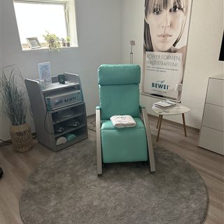 Treatment area with treatment chair