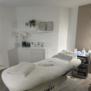BEWEI couch in the treatment room